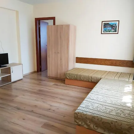 Апартаменты Golden House *