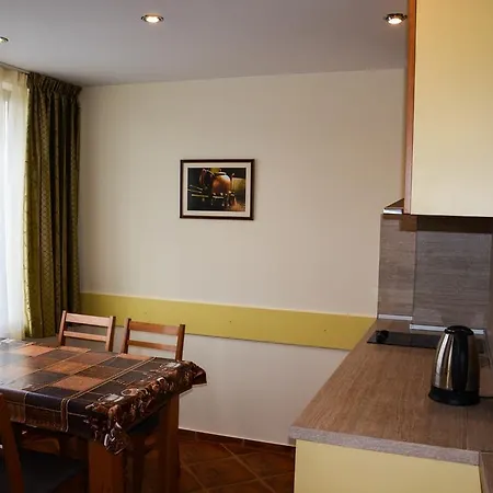 Golden House Apartment *