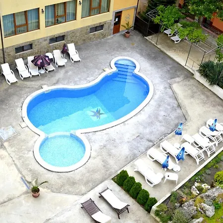 Golden House Apartment *