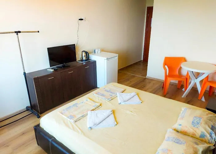 Golden House Apartment *