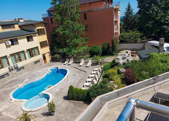 Апартамент Golden House *