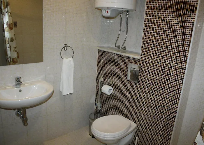 Golden House Apartment *
