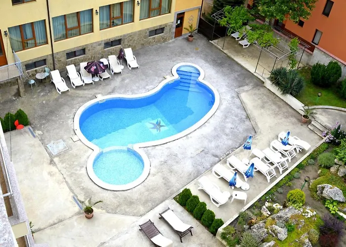Golden House Apartment *