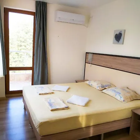 Golden House Apartment *