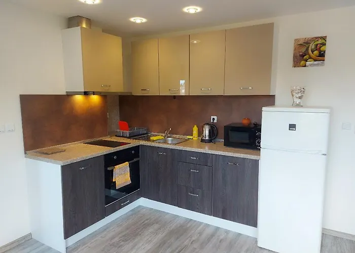 Golden House * Zlate písky