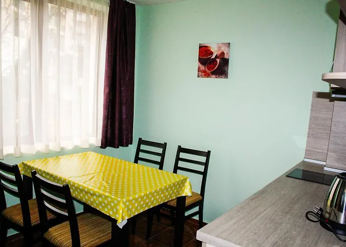 Golden House * Zlate písky